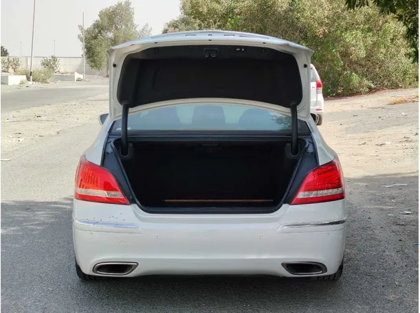 Car image 25