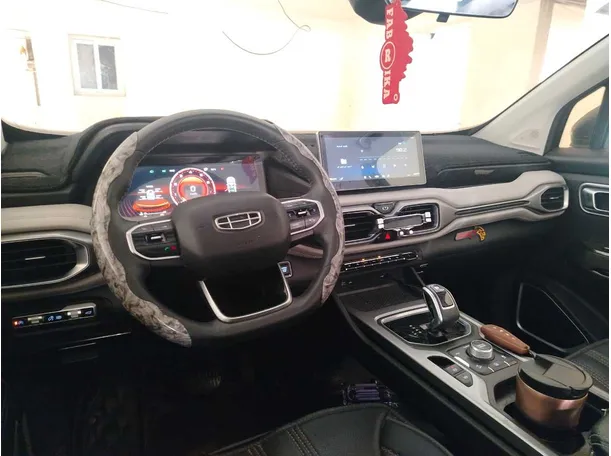 Car image 28