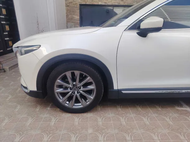 Car image 8