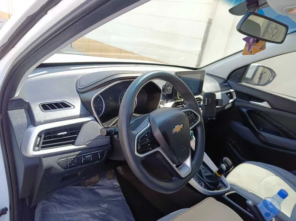Car image 13