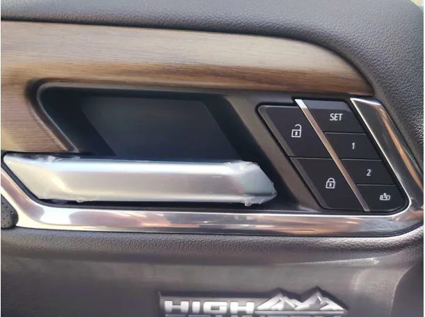 Car image 26