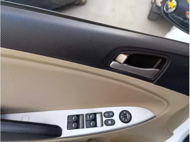 Car image 30