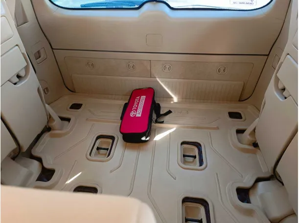 Car image 34