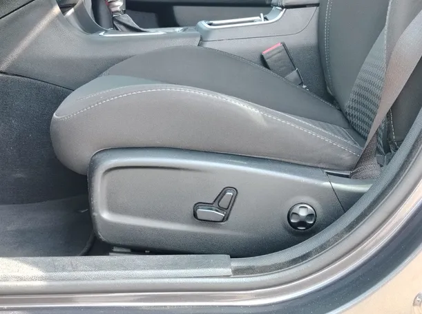 Car image 34