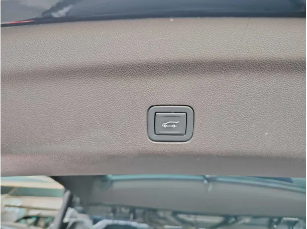 Car image 32