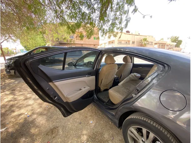 Car image 13
