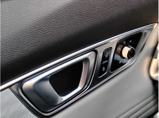 Car image 34