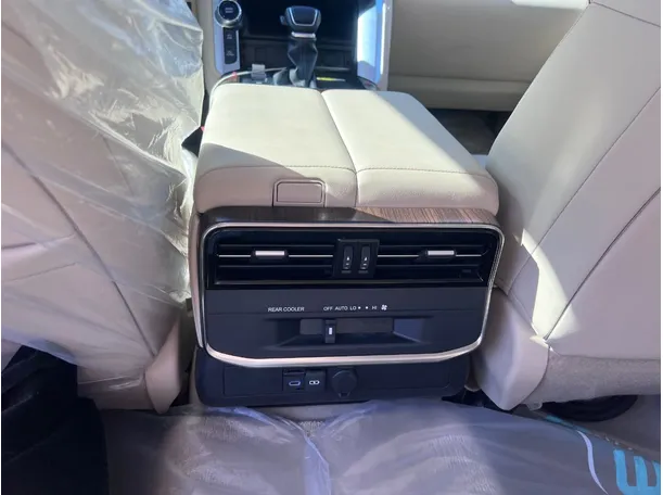 Car image 25