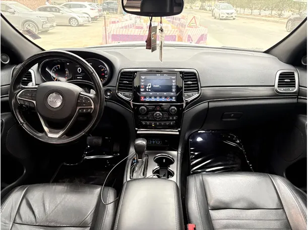 Car image 18
