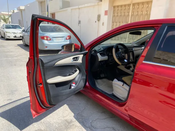 Car image 9