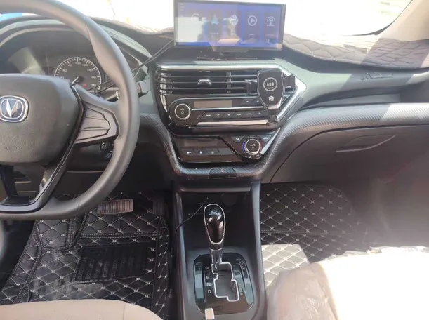 Car image 18