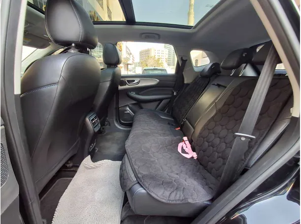 Car image 13