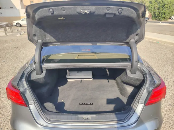 Car image 26
