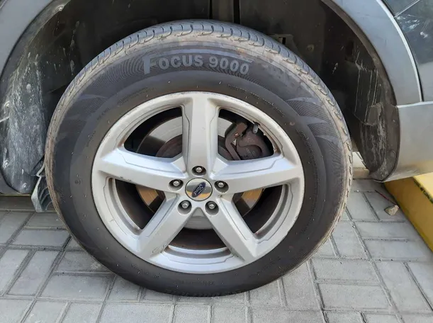 Car image 9