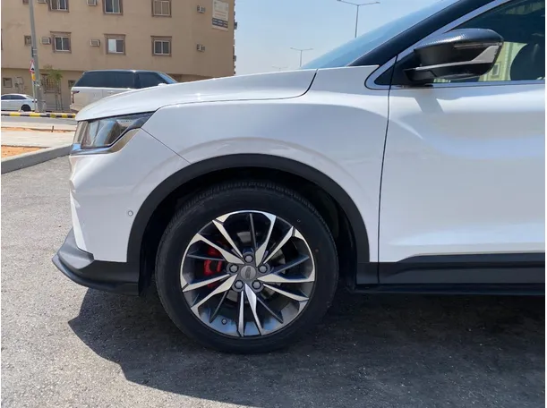 Car image 9
