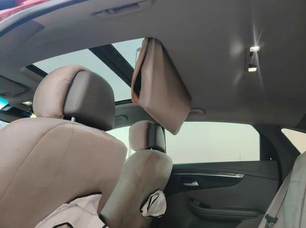 Car image 18