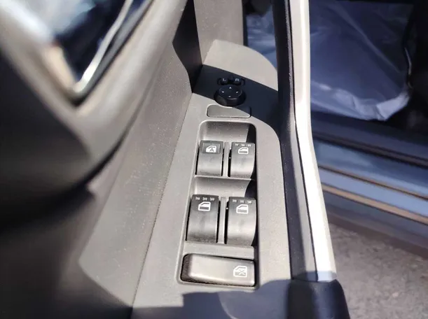 Car image 27