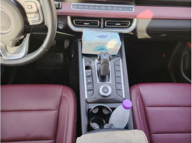 Car image 19