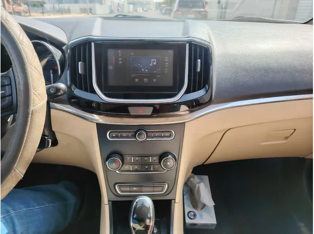 Car image 26