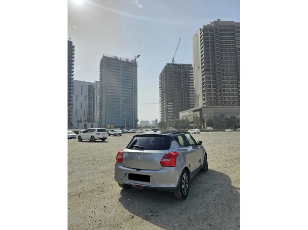 Car image 9