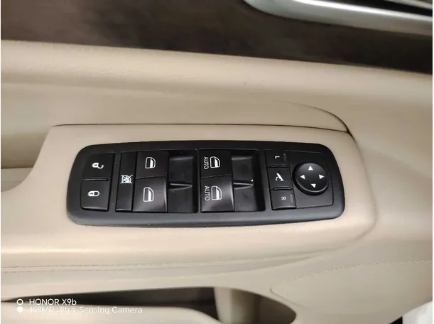 Car image 34