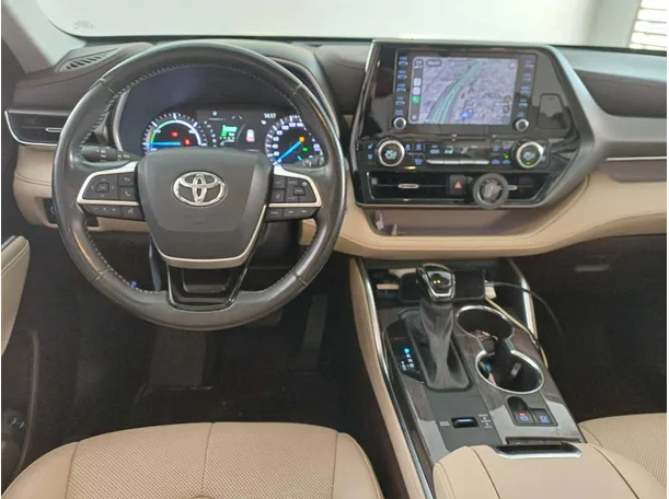 Car image 18