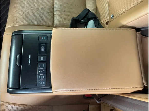Car image 23