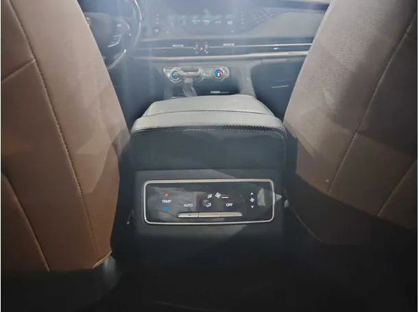 Car image 27