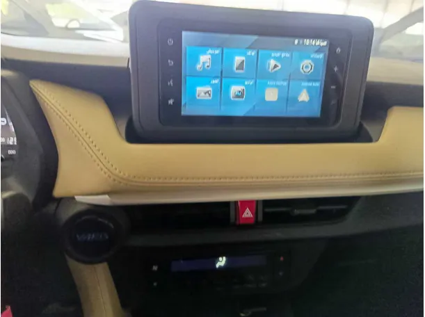 Car image 14