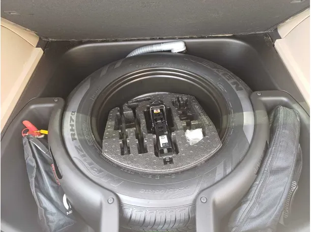 Car image 20