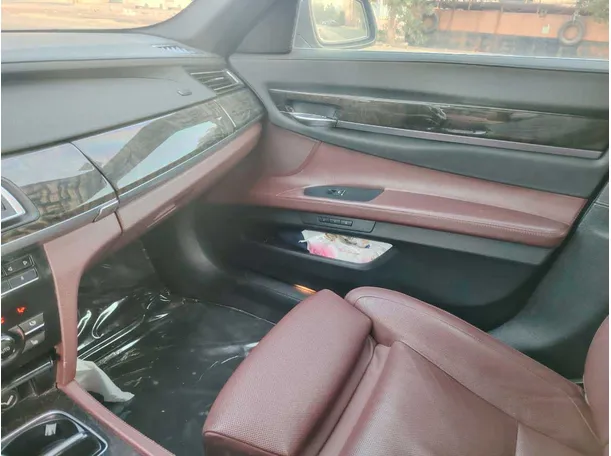 Car image 32