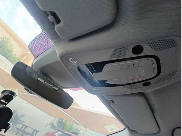 Car image 32