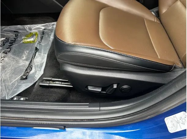 Car image 27