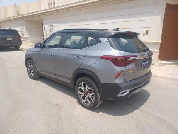 Car image 7