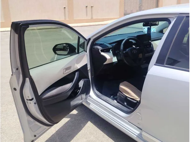 Car image 11