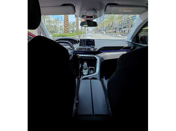Car image 16