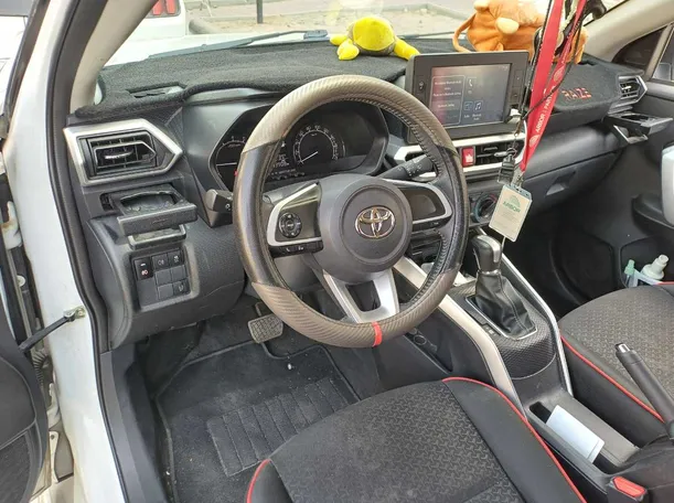 Car image 11