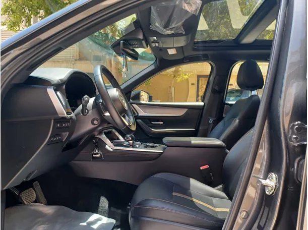 Car image 13