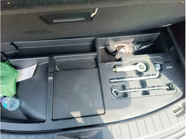 Car image 35