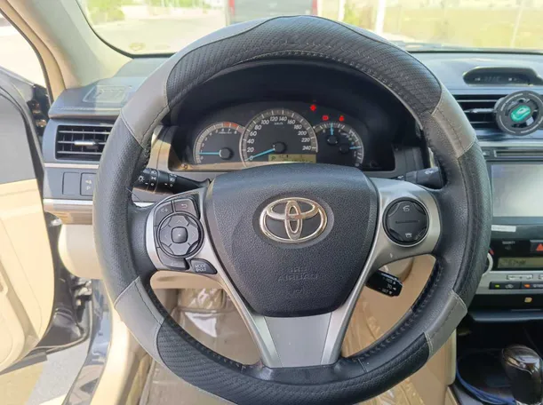Car image 25