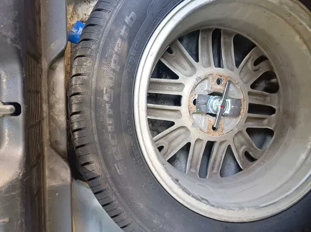 Car image 32