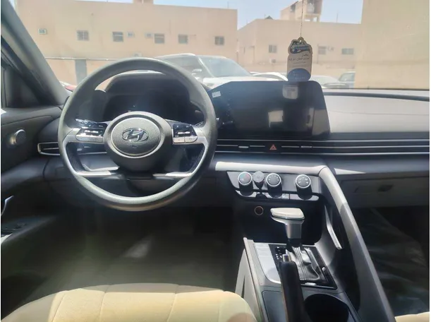 Car image 18