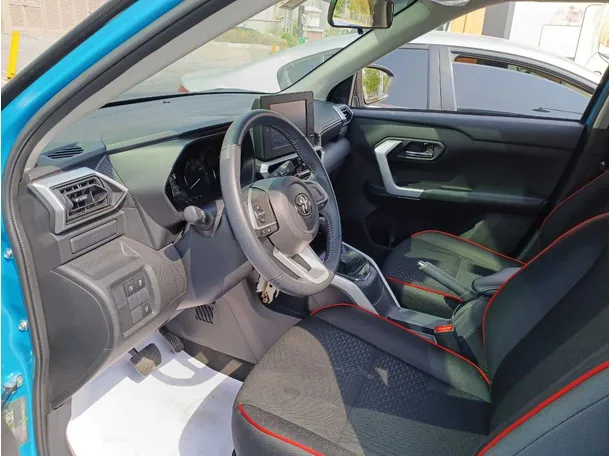 Car image 11