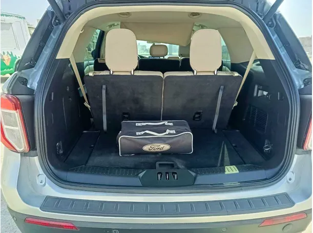 Car image 26