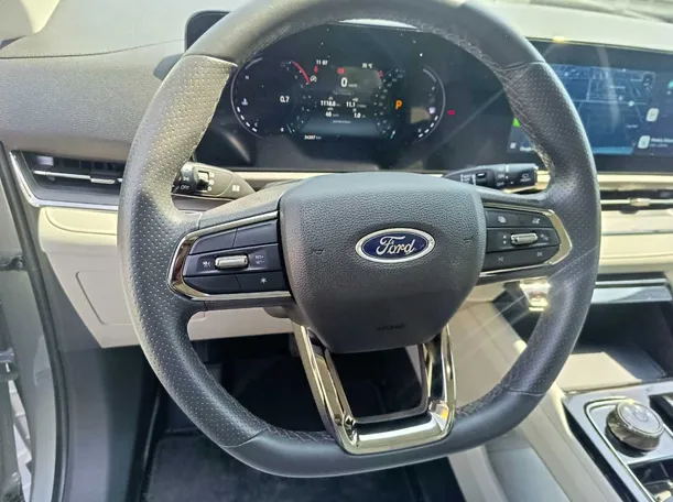 Car image 25