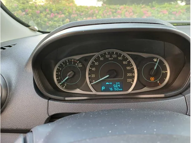 Car image 19