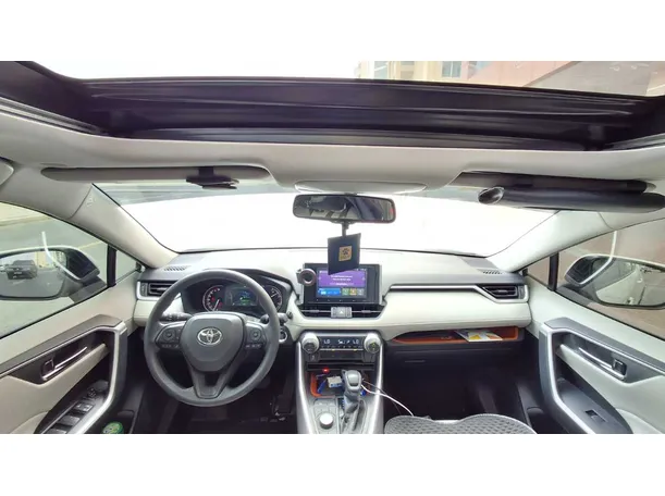 Car image 17