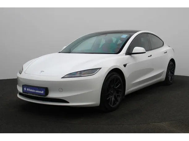 2024 تسلا موديل 3 في الإمارات