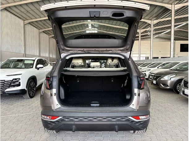 Car image 27