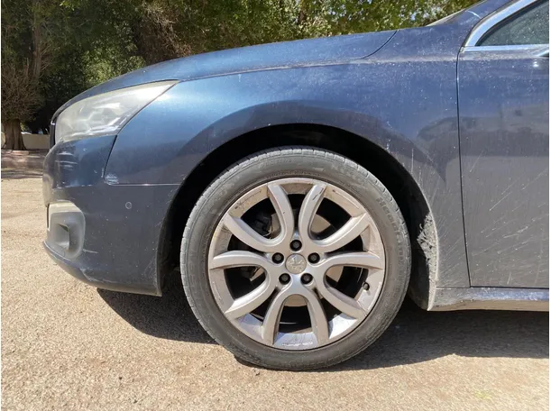 Car image 7